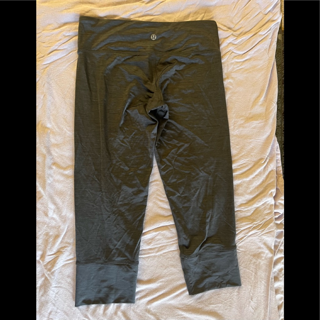 Lululemon Leggins Has No Size But Makes Like A 4